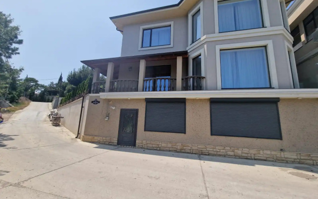 Etazh v elitnom dome Private house