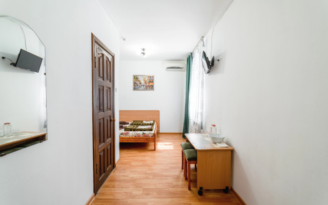 Yuzhny Guest House