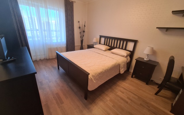 Апартаменты Шведская Крона трехкомнатные у Удельного Парка