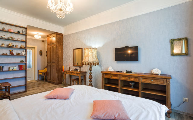 Roza Vetrov Guest House