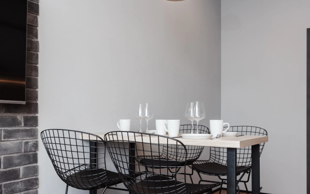 Apartamenty Zerkal'nyj indastrial-loft v centre Kazani u nabereznoj Kabana