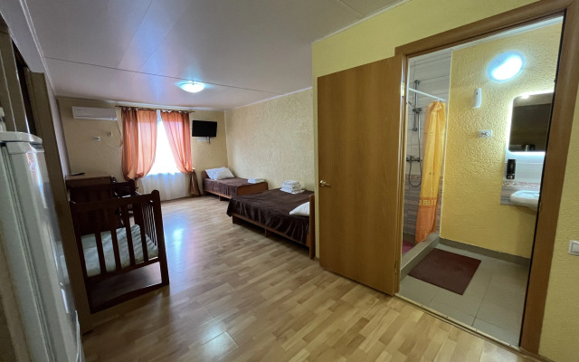 Na Tamanskoy 10 Guest House