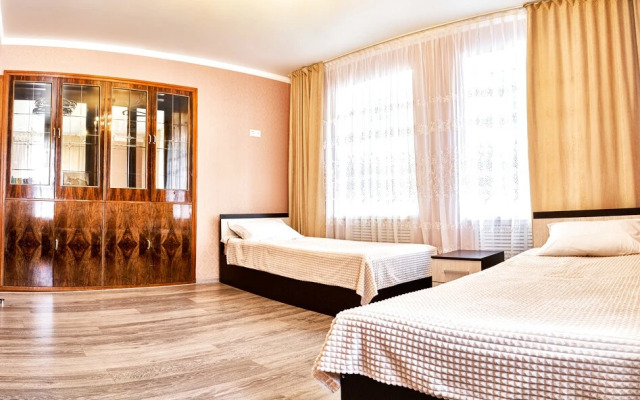 Апартаменты Титова 28/1