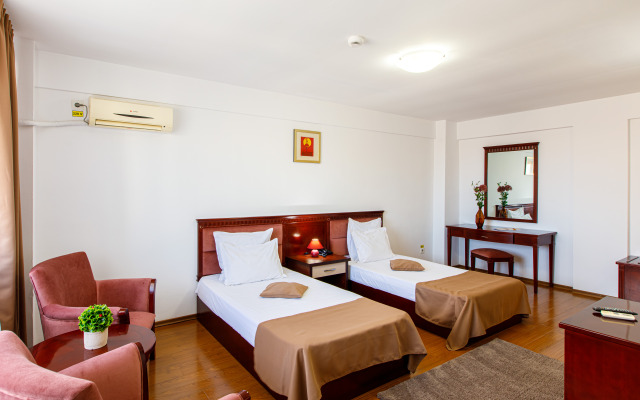 Lira Pacific Apart-hotel