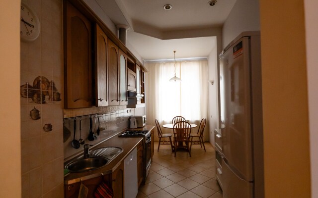 SBolshaya Morskaya 36 Two-bedroom  in St. Petersburg style Parking in the courtyard Fiat