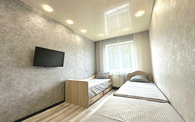 Tryokhkomnatnaya na Proletarskoy Flat