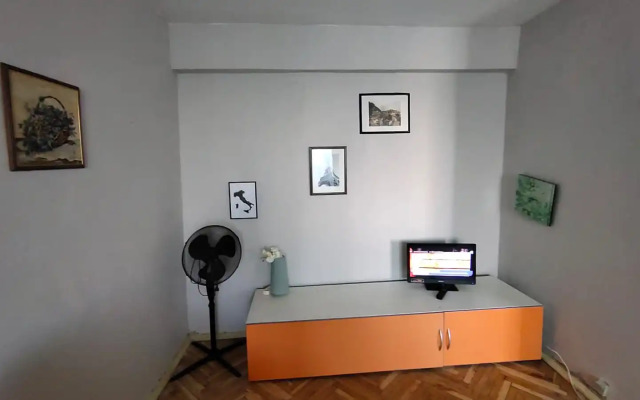 Апартаменты 1 комнатная у метро Щукинская (Авиационная 68)