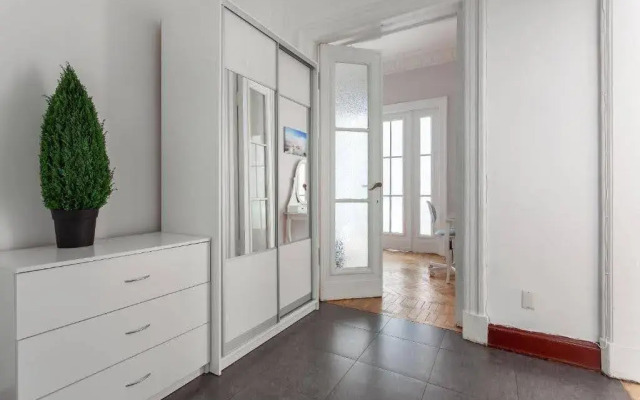 Апартаменты Улучшенные Просторные с Видом на Садовое Кольцо