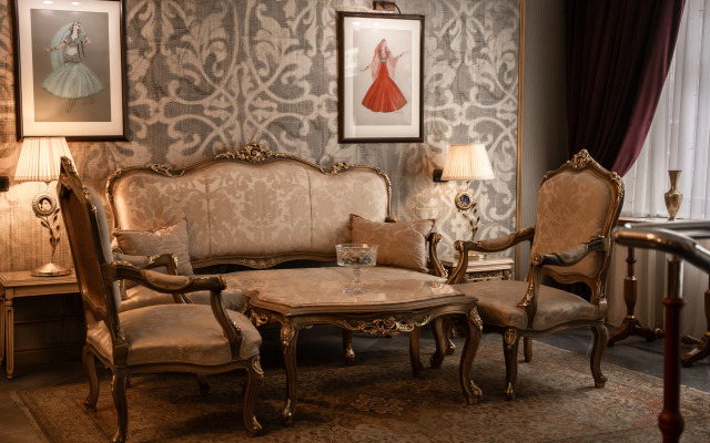 West Inn Palace Hotel