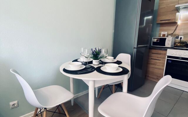 u metro 3h komnatnye Semeynye Apartments