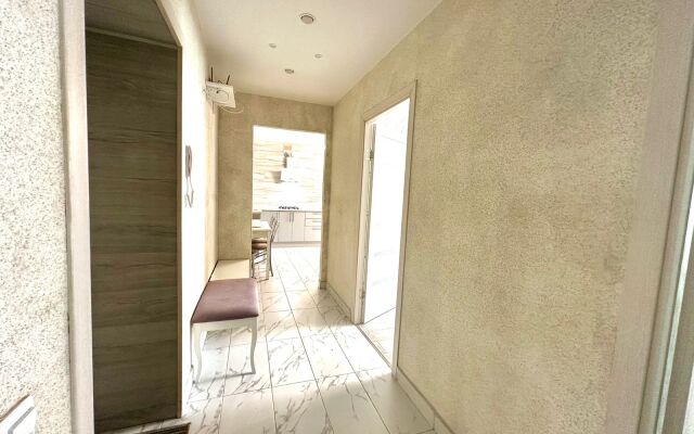Yevro 3-Kh Komnatnye Apartamenty Na Sheremetyevskoy 10k5 Apartments