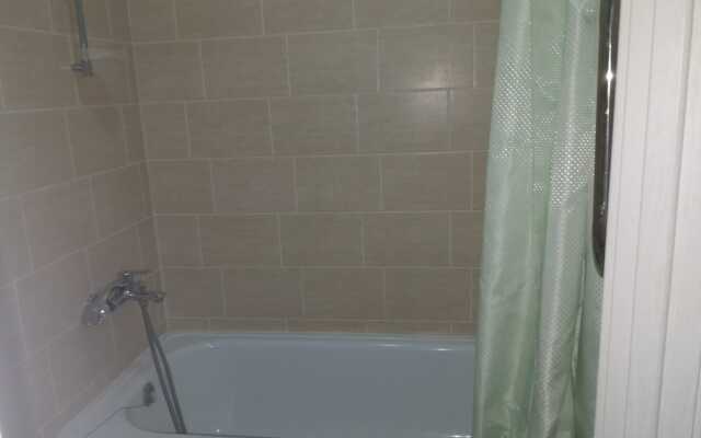 Апартаменты (2) на Лунной 30А