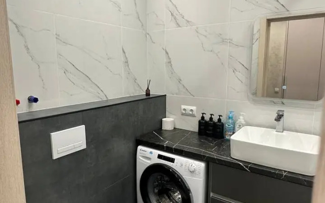 Uyutnaya i Svetlaya v Novom Zhilom Komplekse Flat