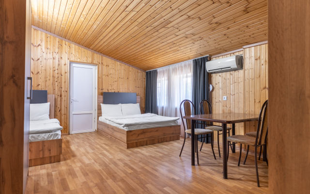 Maksim Park-Loo Hotel