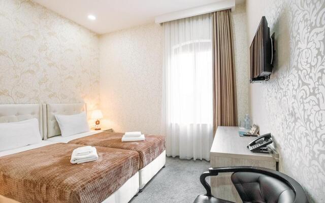 Aivani Hotel