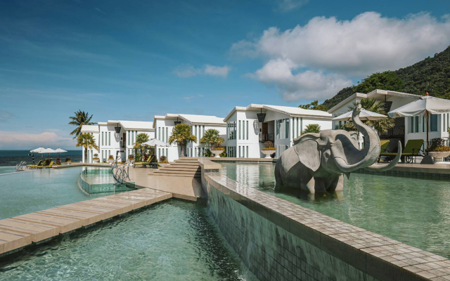 Vannee Golden Sands Beachfront Resort