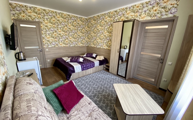 38 Popugaev Guest House