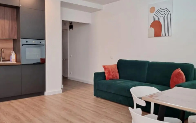 Апартаменты с Двумя Спальнями у Метро Аминьевская