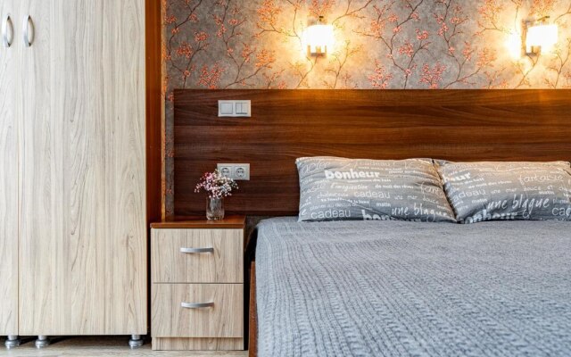 Апартаменты Red Apartments Плотинная Макинли