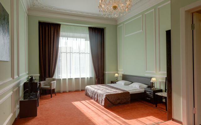 Соло на Литейном