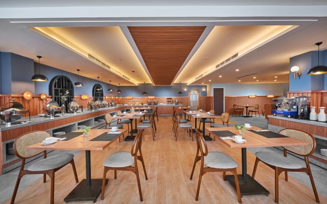 Отель Aston Inn Jemursari