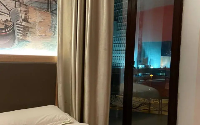 Отель Holiday Hotel
