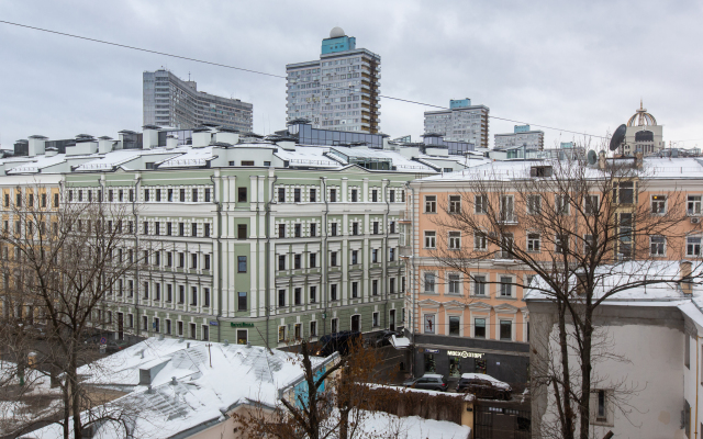 Horoshie Kvartiryi Nikitskij Bul'var Apartments