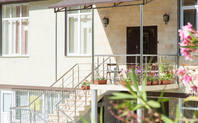 Na Lenina 221/6 Apartments