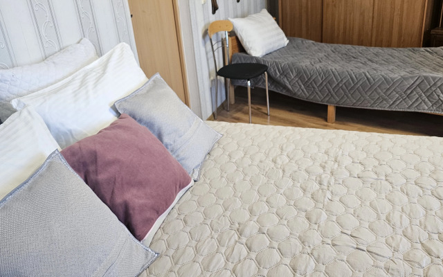 Prostornaya Dvukhkomnatnaya Na 10 Etazhe Flat