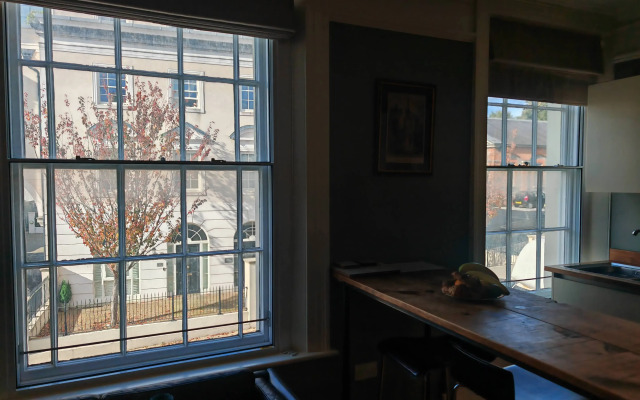 Historic Winchester Apartment