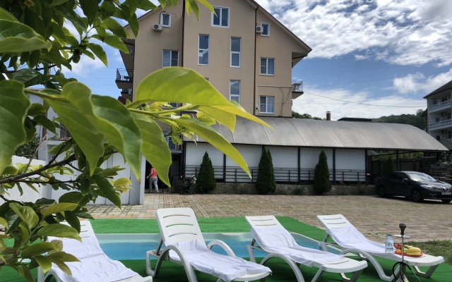 Uyutnyij Prichal Hotel