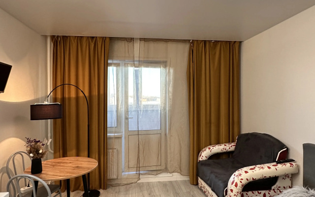 Svetlaya S Udobnoy Krovatyyu Flat