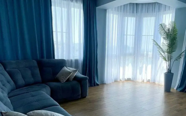 V Tsentre S Vidom Na More Flat