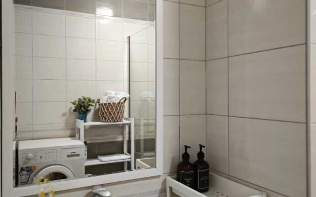 Golubaya Laguna v ZhK Na Semi Holmah Flat