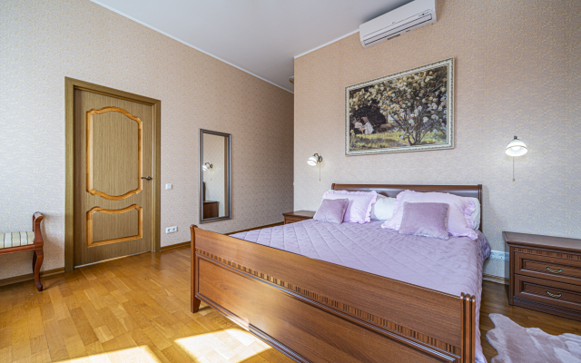 Na Naberezhnoy Kanala Griboyedova Apartments