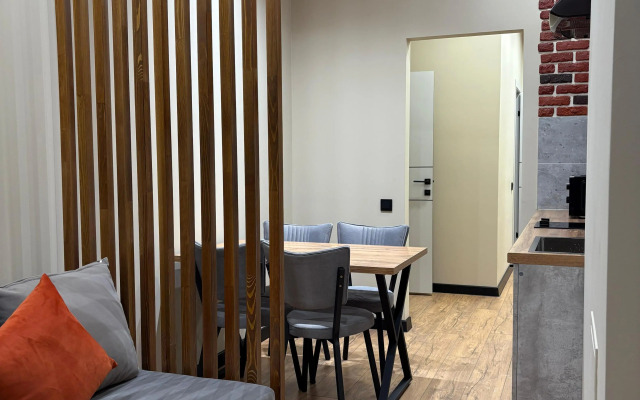 Krasivaya Yevrodvushka v Tsentre Flat