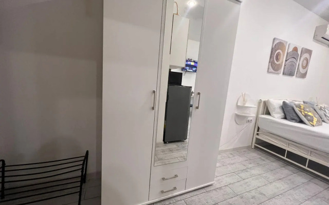 Mirny, Kuvshinok 8 Flat