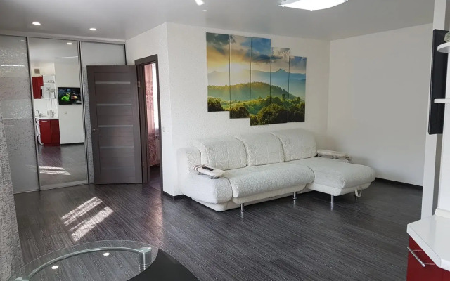 Квартира двухкомнатная на проспекте 100-летия Владивостока 46