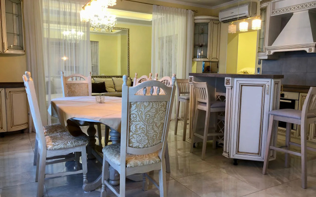 Апартаменты в центре с видом на Севастопольскую бухту