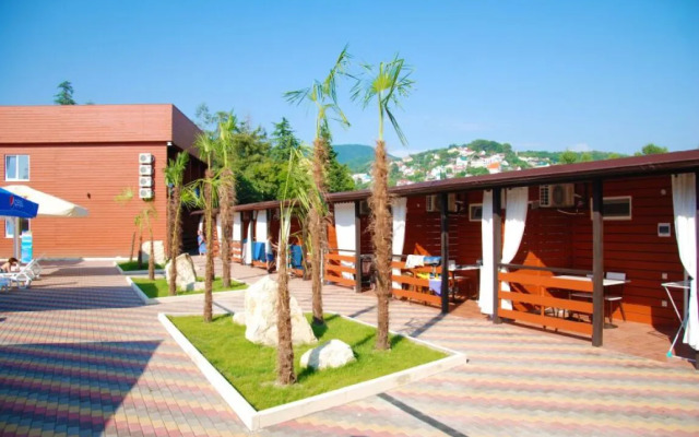 Peak Season 1 Apartments