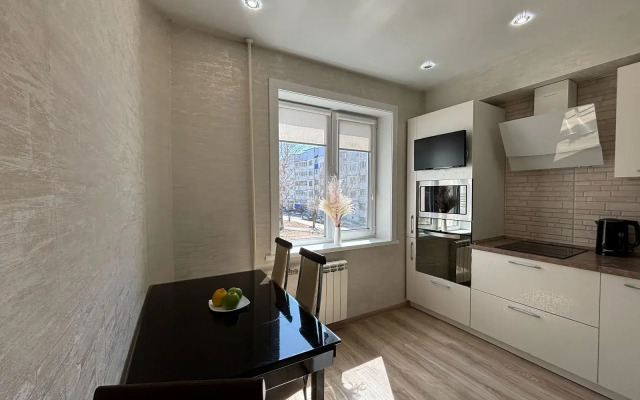 1-Kom Mira 284a-19 Kakdoma Sakhalin Flat