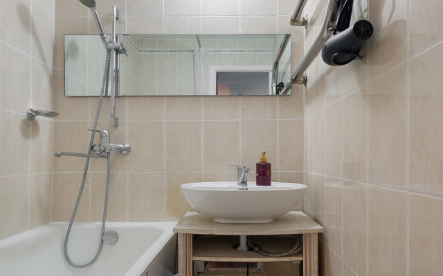 Dvukhkomnatnye Metro Nagornaya Apartment