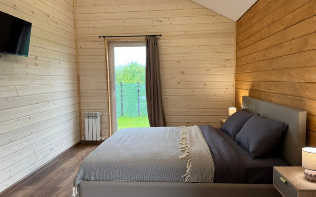 Barnkhaus Na_holme Rentplaza s Baney i Basseynom Private House