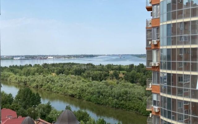 Na Ulitse Latysheva 3l Flat