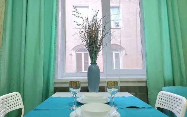 U Chasovoy Bashni S Prostornoy Kukhney Flat