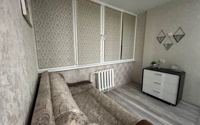 U morya Golubye Dali Flat