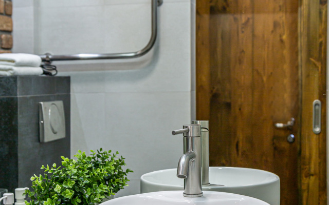 M1C Lyuks Apartments