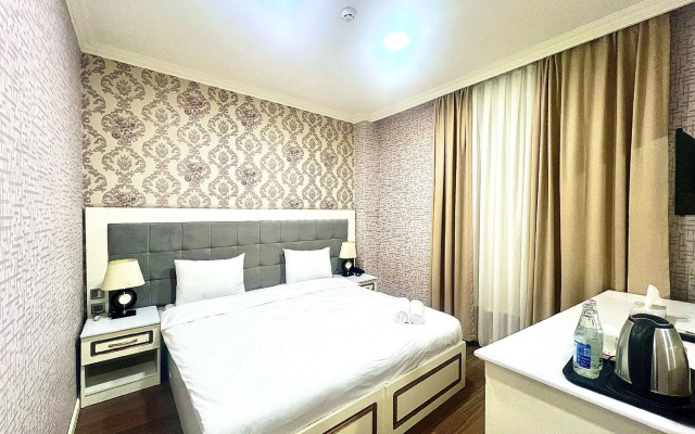 Maris Baku Hotel