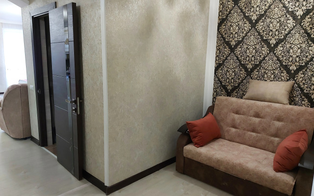 Апартаменты 5 Звезд на Шамиля Джикаева 5А-2