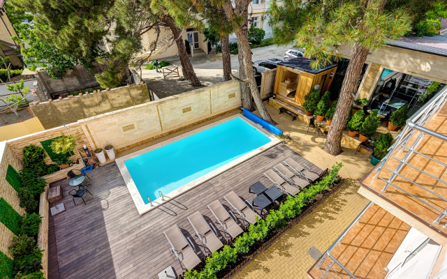 Yana Guest House